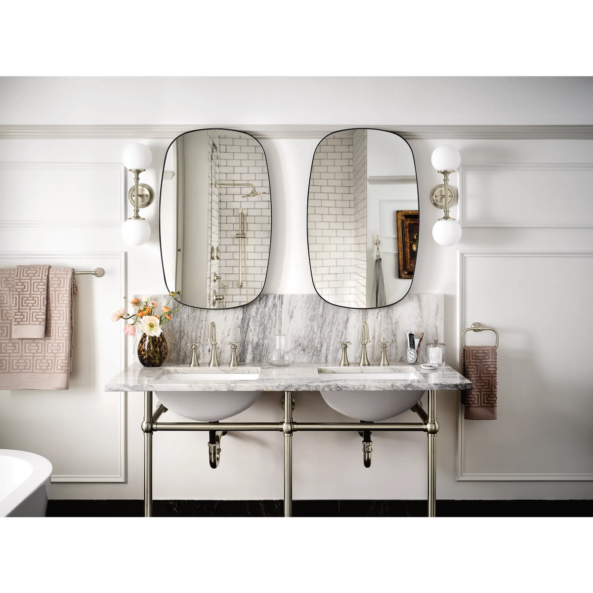 Moen Colinet Towel Bar YB0524 in Brushed Nickel (YB0524BN) - view 2