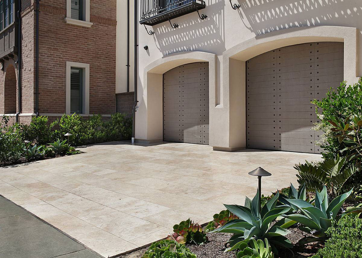 MSI Tuscany Platinum 12 x 24 Honed Travertine tile (TTPLAT1224HF) – MSI room scene