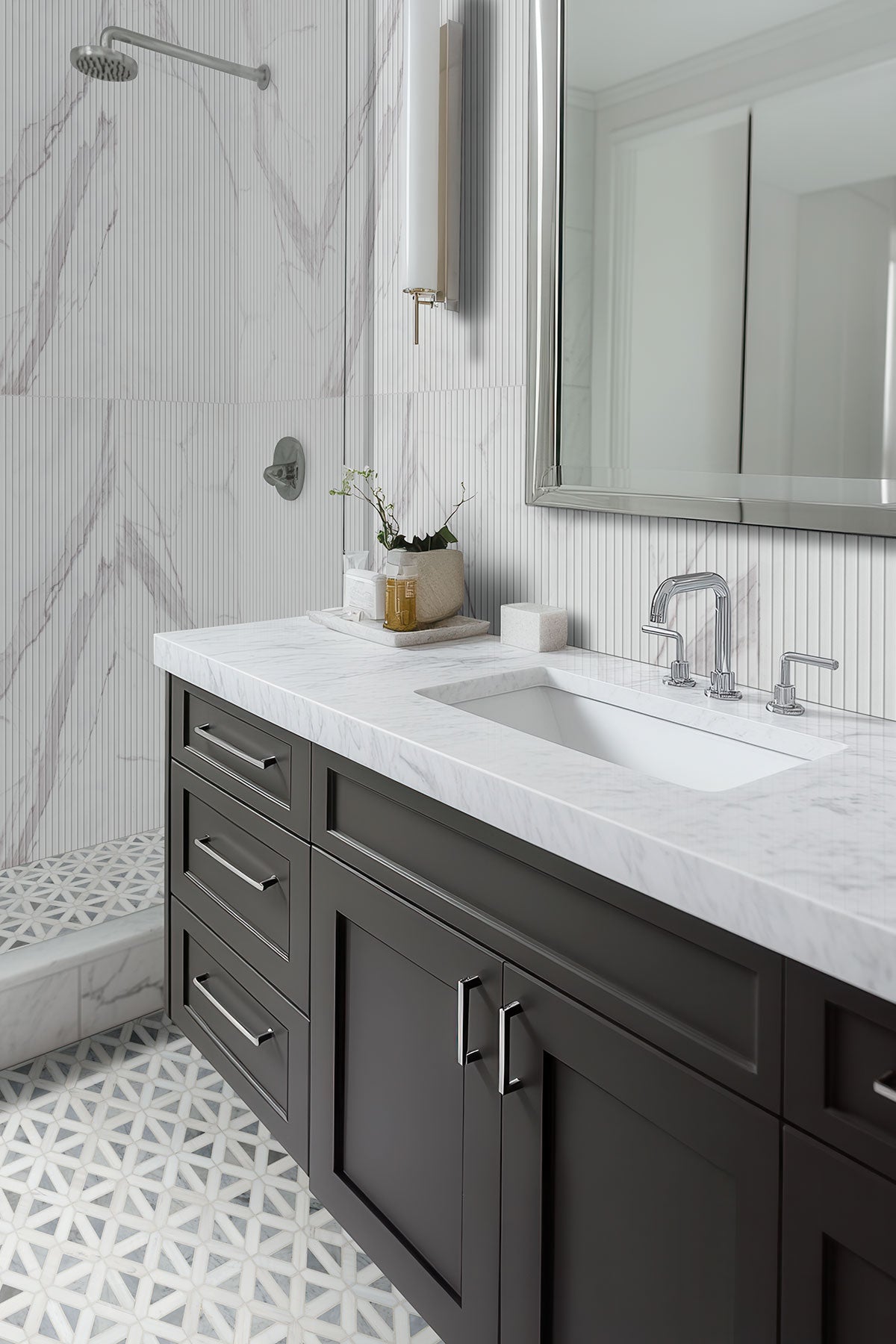 MSI Urbanslat Marmi Grey 16 x 48 Satin Ceramic tile (NURBSLAMARGRE1648) – MSI room scene (bathroom)