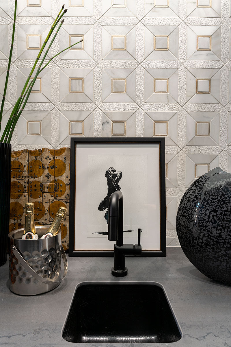 MSI Verona Gold Pattern Stone Metal Blend mosaic (SMOT-SMTL-VERGOL8MM) – MSI room scene