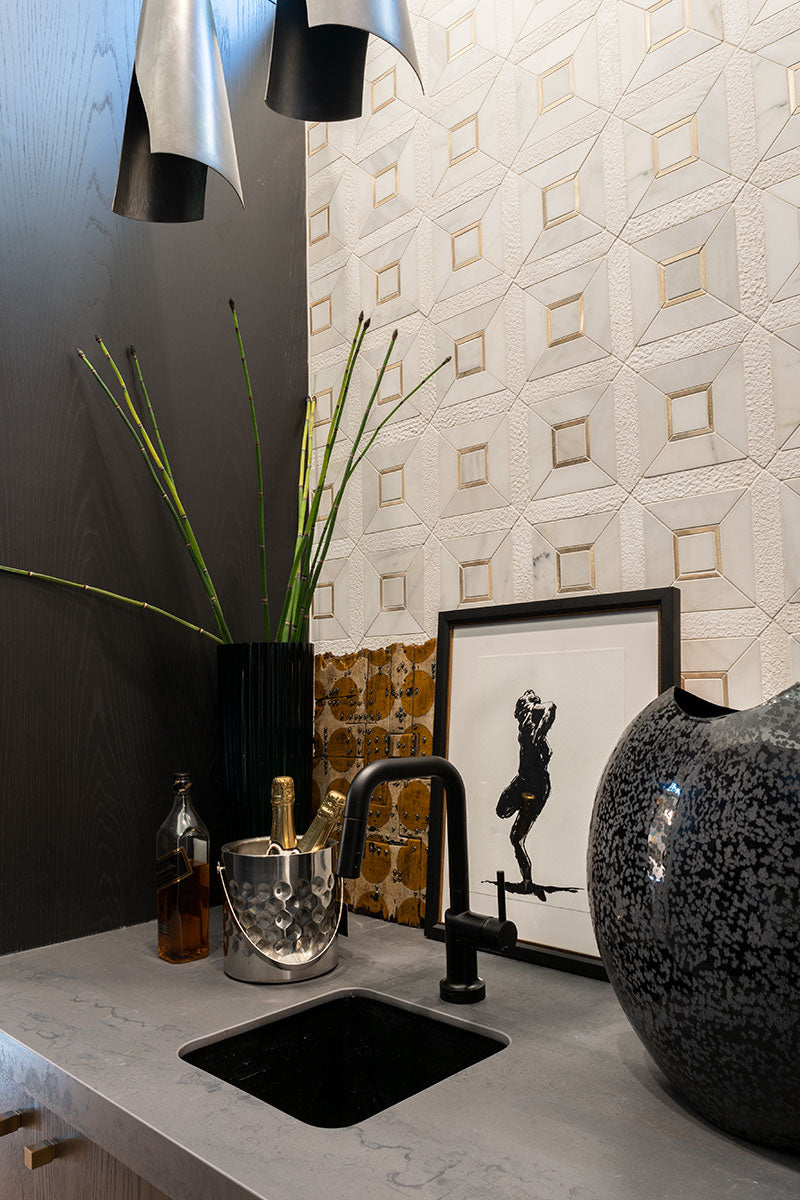 MSI Verona Gold Pattern Stone Metal Blend mosaic (SMOT-SMTL-VERGOL8MM) – MSI room scene