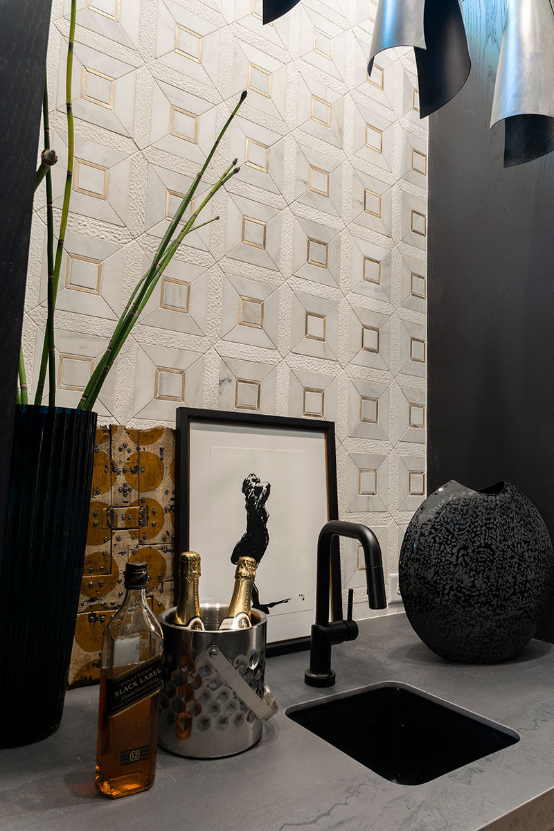 MSI Verona Gold Pattern Stone Metal Blend mosaic (SMOT-SMTL-VERGOL8MM) – MSI room scene