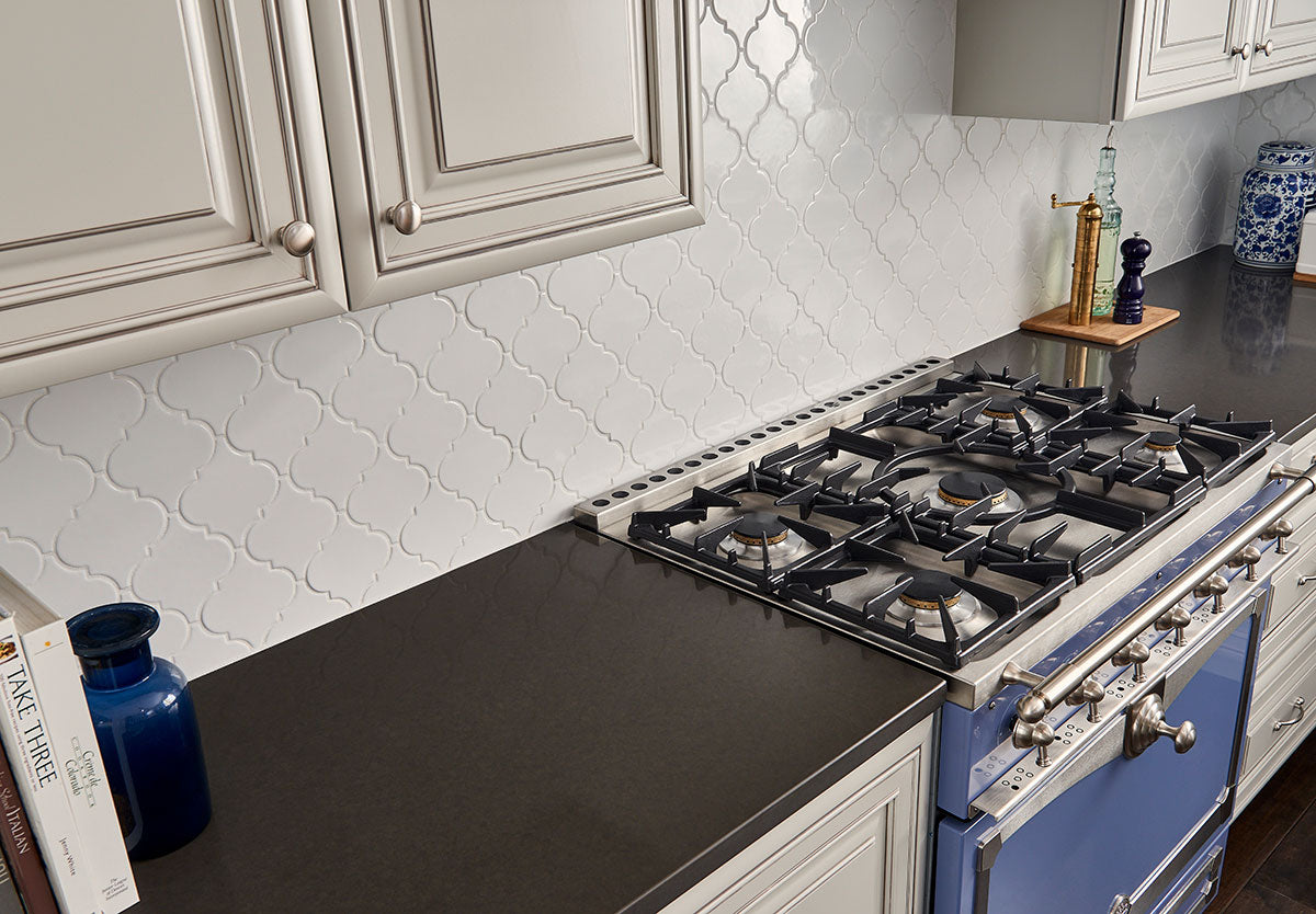 MSI Whisper White Arabesque Glossy Ceramic mosaic (SMOT-PT-WW-ARABESQ) – MSI room scene