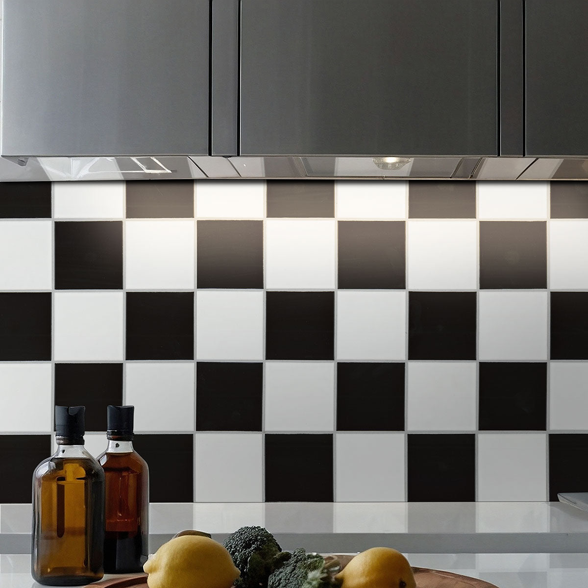 MSI White and Black 4" Checkered 4 x 4 Matte Porcelain mosaic (SMOT-PT-RETBIANER-4X4M) – MSI room scene