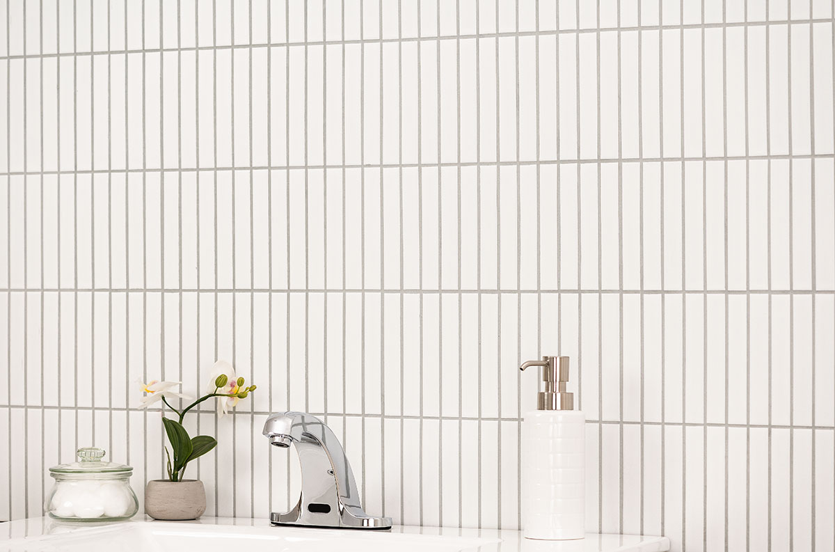MSI White 1 x 6 Matte Porcelain mosaic (SMOT-PT-RETBIA-1X6STM) – MSI room scene