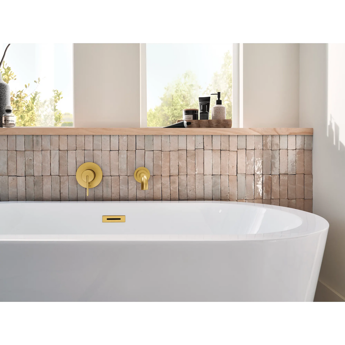 Moen Cia Single-Handle Non-Diverter Wall-Mount Tub Filler WT6221 in Brushed Gold (WT6221BG) - view 4