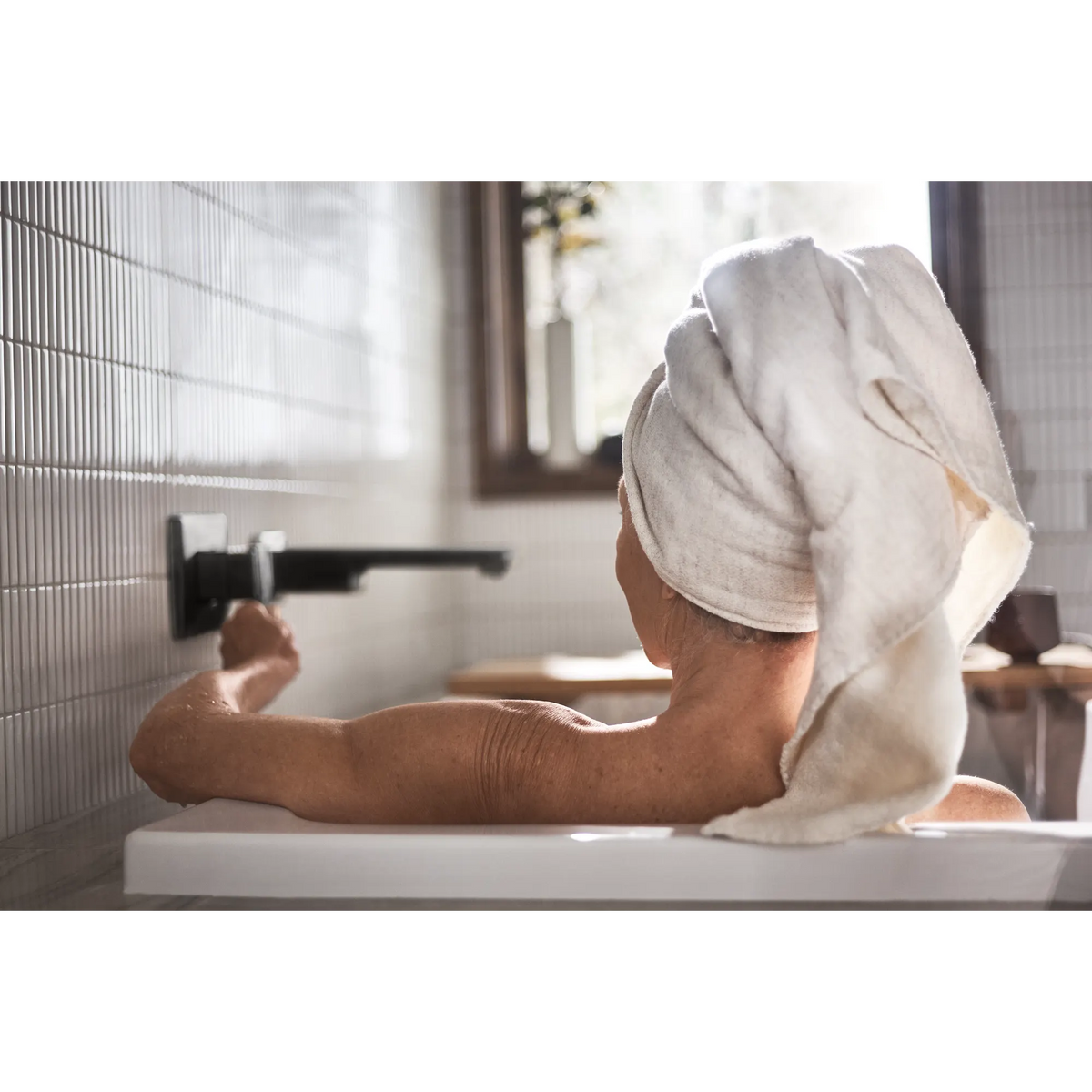 Moen 90 Degree Single-Handle Non-Diverter Wall-Mount Tub Filler WTS911 in Matte Black (WTS911BL) - view 7