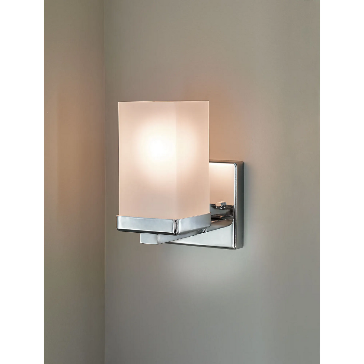 Moen 90 Degree One Globe Bath Light YB8861 in Chrome (YB8861CH) - view 3